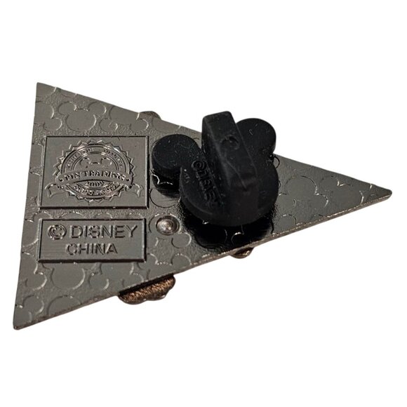 2009 Disney Donald Duck Pennant Flag Pin - Picture 3 of 6